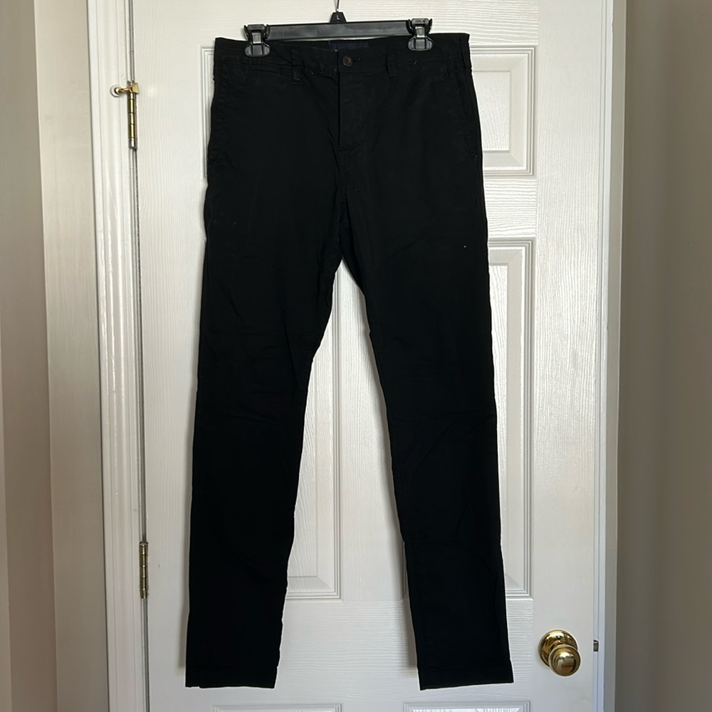 AE men’s black skinny jeans